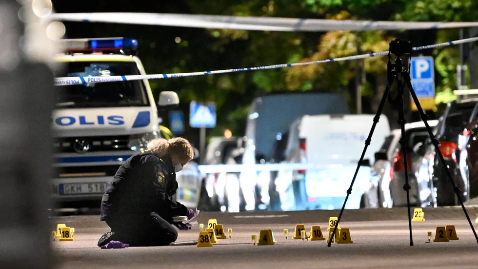 Polisen utförde under natten en teknisk undersökning av brottsplatsen i Sollentuna där det har skjutits.