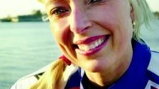 Foto: ILKKA RANTA Sara Dolk, den enda tjejen i årets superbike SM, siktar på en plats bland de 10 bästa. Tuff och kaxigt kan det tyckas, men fjolårets avslutning visade vad den nya Suzukin och Sara kan på roadracingbanan.