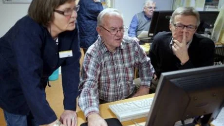 Inez Ek, Lars Svensson och Gert Skärlina djupt inne i någon databas.