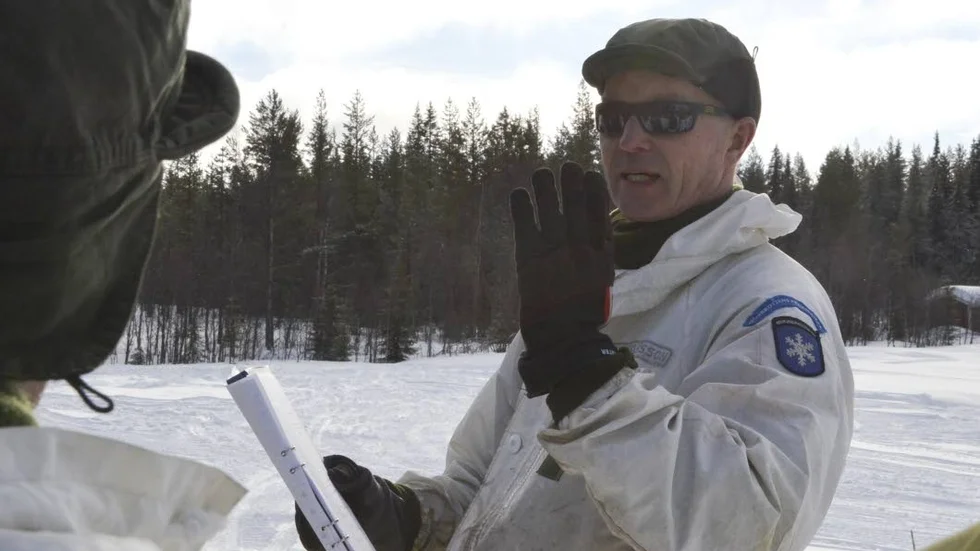 Tony Gustafsson från försvarsmaktens vinterenhet berättade om stridsskjutningen som strax efteråt visades för konferensdeltagarna.