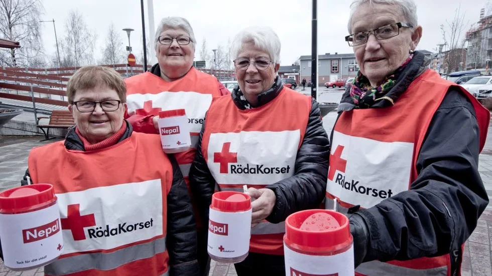På fredagsförmiddagen var Ulla Lundberg, Björg Skaugvold, Aina Granberg och Gunvor Eriksson ute på stan med sina pengabössor.