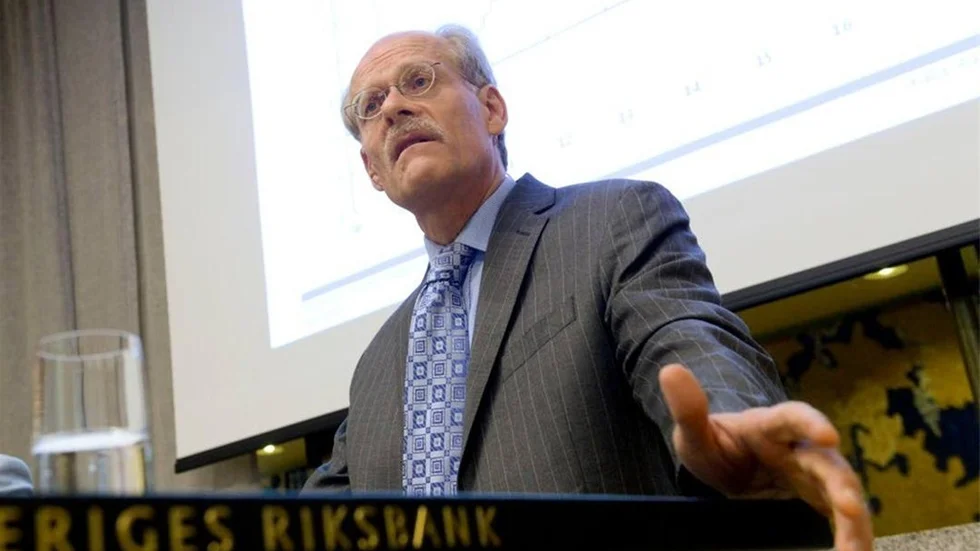 Riksbankschef Stefan Ingves får fundera ytterligare ett par veckor innan han ska ge årets sista räntebesked. Oförändrad reporänta eller en marginell sänkning. Det är frågan.