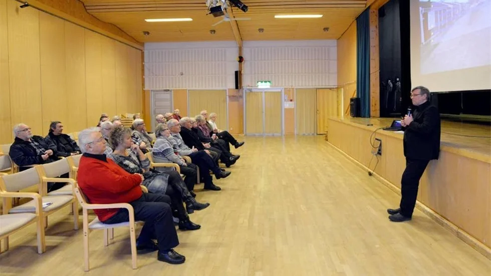 Äldreboende: Leif Wikman presenterade utredningen om bostäder för äldre i Arjeplog för ett 30-tal intresserade.