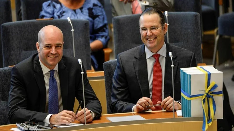Av idelogiska skäl prioriterar statsministern och finansministern skattesänkningar framför betydligt mer effektiva stimulansåtgärder.
