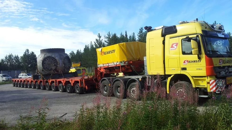 Det är en specialbyggd bil som den på bilden som kommer att köra den 300 ton tunga lasten till vindkraftsparken i Markbygden.