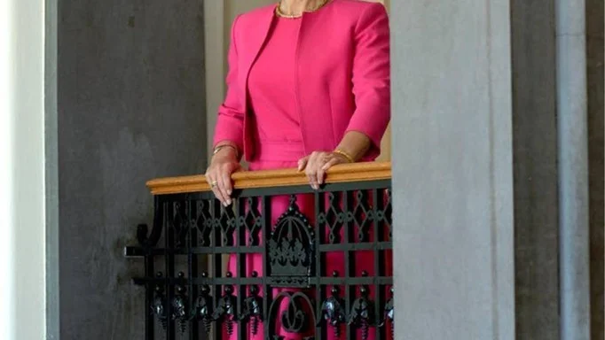 När biståndsminister Gunilla Carlsson tvingades överge sitt motstånd mot enprocentsmålet började i stället kreativiteten flöda kring vad som skulle kunna belasta biståndsbudgeten.