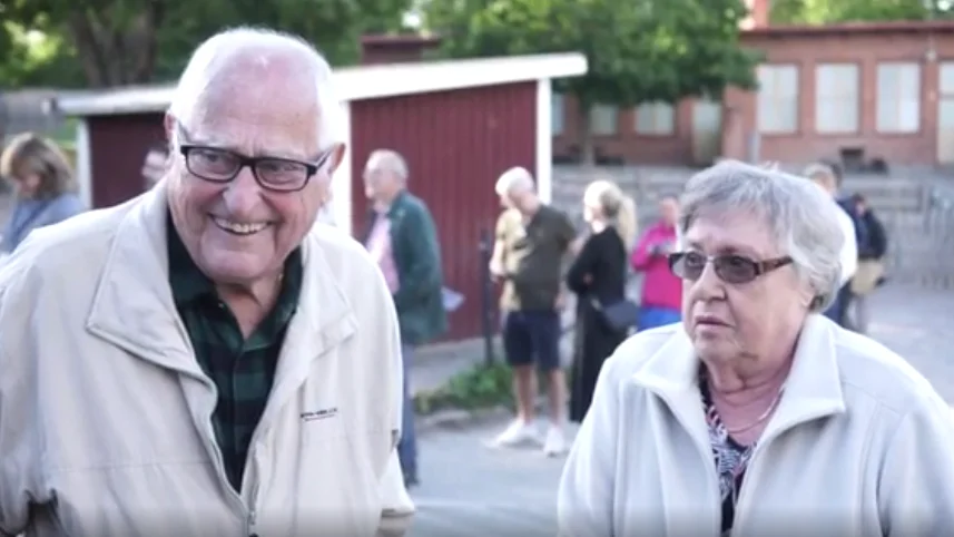 Bertil och Anita köade vid Domarringens skola för andra gången.