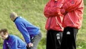 Tor-Arne Fredheim och Håkan Ericsson verkar ha ett och annat att fundera på inför allsvenska kvalet mot Mjällby.
FOTO: ROBERT SVENSSON