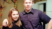 Björn Rosenström sålde många skivor för ett par år sedan. Den nya skivans texter är mindre provocerande. På bilden syns han tillsammans med sin syster Emma-Klara Netterlid vid en spelning i Krokek i November 98.
FOTO: NICLAS SANDBERG