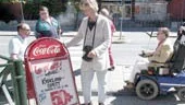 Butiker som ställer ut skyltar på trottoarerna ställer till stora problem för handikappade.
FOTO: ANITA KJELLBERG