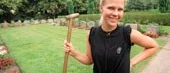 Sommarjobbet håller Jenny i form