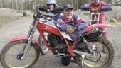 Pelle Andersson tillsammans med Rami Micosionis, tränare i Sakalas, som Pelle känner sedan tiden i Färöarna.