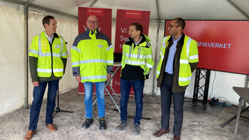 Fyra glada herrar som äntligen får se den nya godsbangården bli verklighet. Alexander Santos, Staffan Gustavsson (projektledaren för bangården), båda från Trafikverket, Erik Svanäng (från entreprenören NRC) och Rami Yones också från Trafikverket.