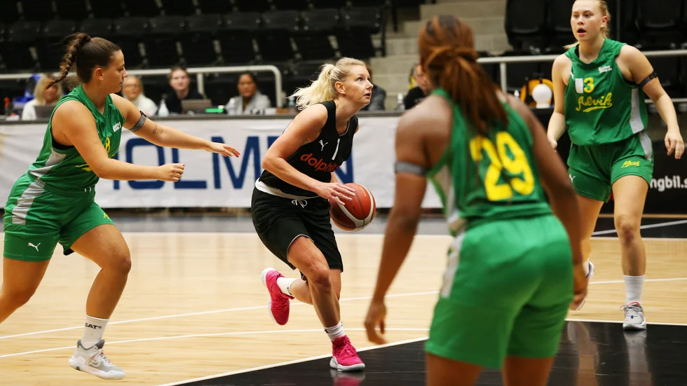 Lexi Held gjorde sin första match med Dolphins.