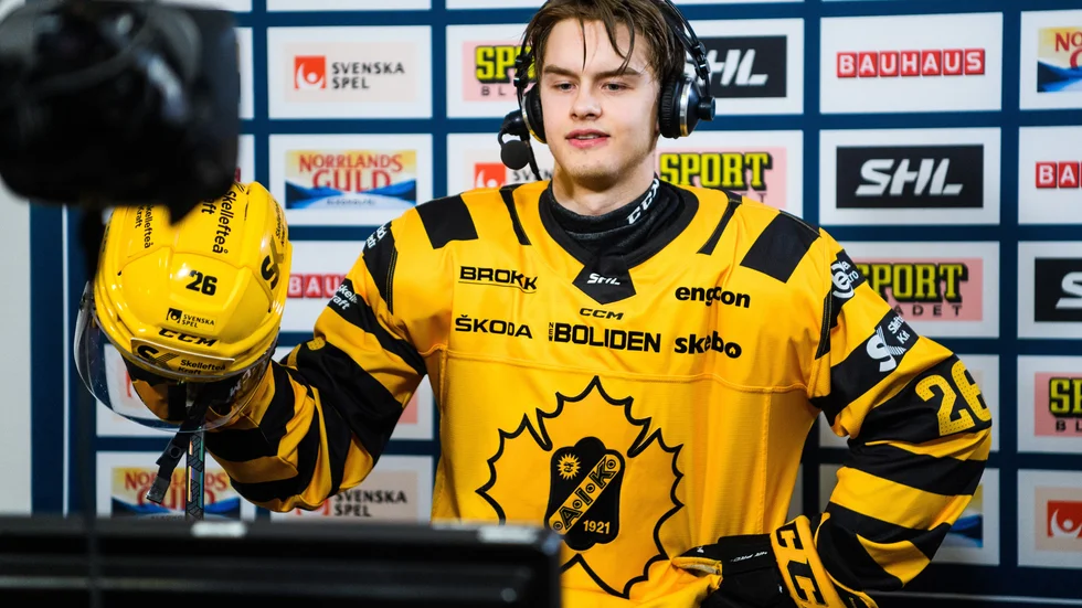 Tidigare PHC-spelaren Simon Robertsson blir borta en tid efter skada på Linköping i tisdags. Torsdag kväll möter Skellefteå Leksand