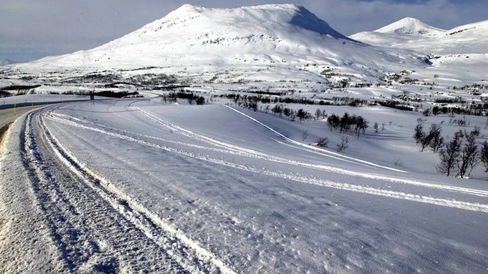 Den norrbottniska naturen lockar allt fler utländska gäster som bland annat kan njuta av snöskoterturer i den lappländska fjällvärlden. (Arkivbild).
