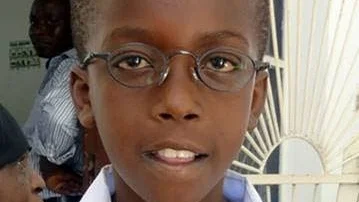 11-årige Jumo Dojo kan gå i skolan igen tack vare återanvänding av gamla glasögon.