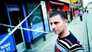 Kamel Yousif Gebrail, ägaren av pizzerian Queens Corner på Drottninggatan, berättar att han inte tänker ge sig utan renoverar och öppnar upp pizzerian ännu en gång efter det senaste brandattentatet.	Foto: Andreas Skogh/arkiv