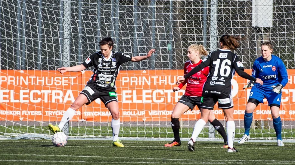 VÄNDER. Här vänder Hanna Pettersson och sätter kvitteringen.