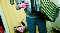 Dragspelet och Folkbladet har båda följt 95-årige Gustav Henriksson genom livet. Foto: Niclas Sandberg