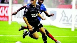 Yannick Bapupa och övriga afrikaner i Åtvidabergs FF tillhör numera klubben. Tidigare var ett par av spelarna utlånade från Djurgården men i vinstras köpte ÅFF loss dem.
Foto: Scanpix