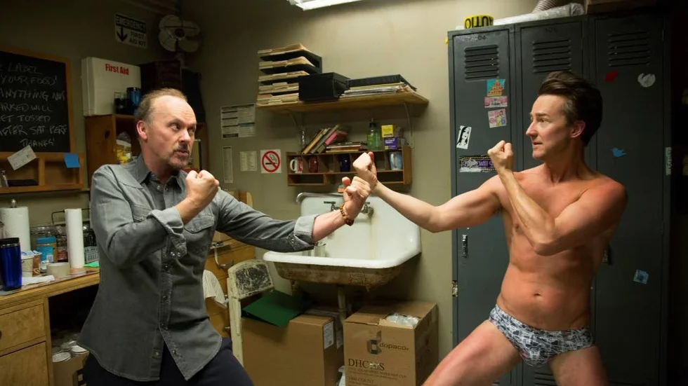 Kämpa. Den före detta filmstjärnan Riggan Thompson (Michael Keaton) kämpar hårt på alla fronter när han försöker byta spår i karriären. Till exempel föds snabbt en rivalitet med teaterstjärnan Mike (Edward Norton).
Foto: Alison Rosa/Ap/TT