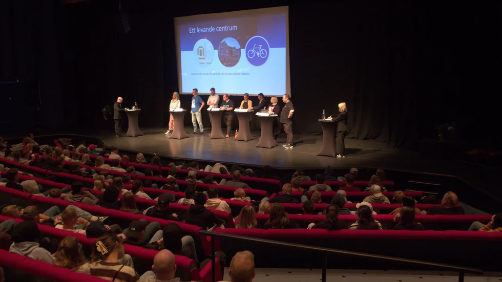 Politikerdebatt arrangerad av Carlsund utbildningscentrum genom eleverna på hotell- och turismprogrammet. 