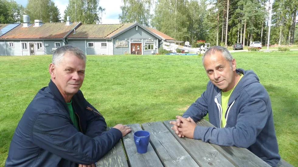 Nya arrendatorer. Sven Petersson och Bernhard Schwab har skrivit på ett arrendeavtal med Norrköpings kommun, om att driva Sörsjöns Camping i fyra år, i ett första steg.