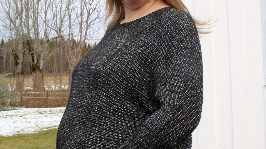 Isabelle Råbock I Pelarne är gravid och en av de som direkt drabbats av krisen inom mödravården. Foto: Rebecca Forsgren Malmström