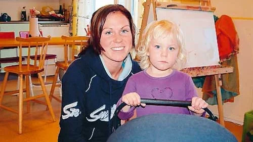 Här är två damer som vill ha kvar sin goda mat på dagiset. Sara Friberg, här med Matilda Ryman, tror på fräsch mat framför återuppvärmd.