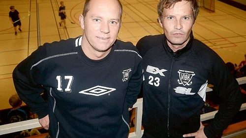 Åldermän. Marcus Pettersson och Petter Leander har ingen tanke på att sluta spela innebandy. I vinter blir de viktiga pjäser i Vimmerby IBK. Foto: Magnus Strömsten