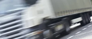 Lastbil bestulen vid rastplats