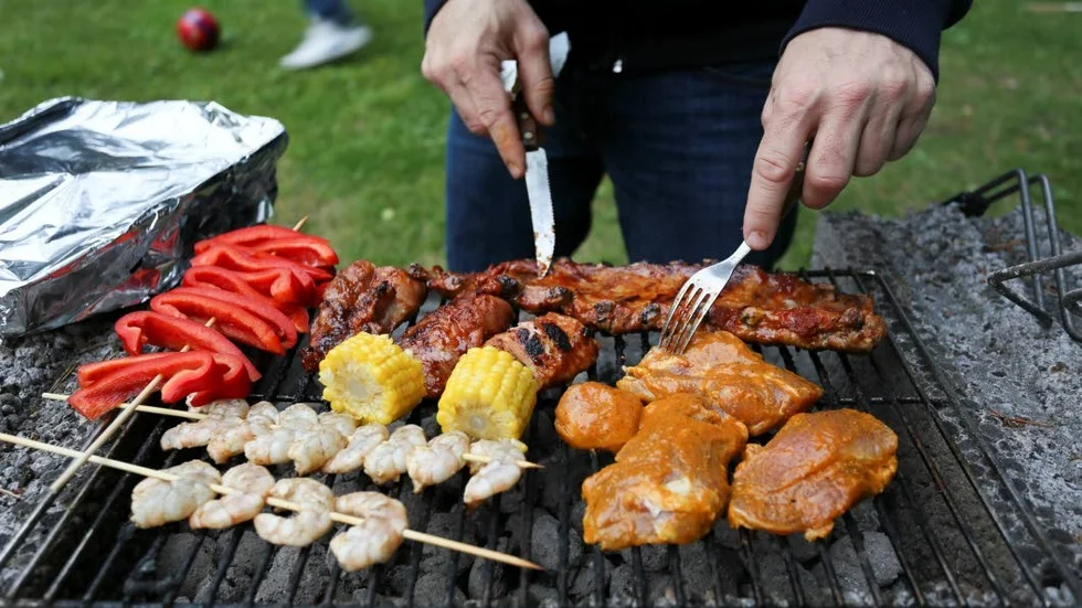 Grillresterna är en vanlig orsak till veterinärvård sommartid.