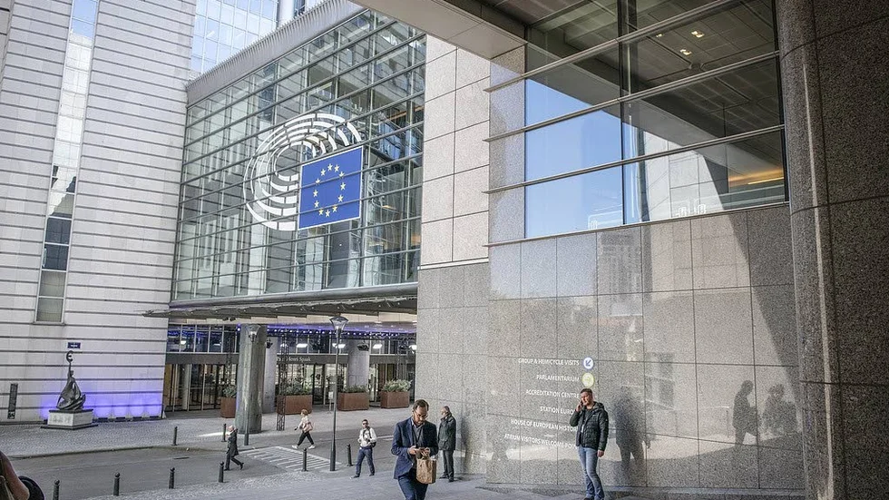 En majoritet av européer tror att EU fallit samman inom tio till tjugo år.
