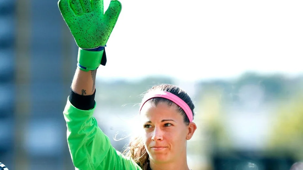 Stephanie Labbe lämnar LFC.