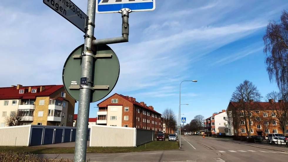 Framkomligheten i korsningen Burensköldsvägen - Folkungagatan kommer vara begränsad från måndag morgon till onsdag kväll. Folkungagatan till vänster på bilden kommer vara helt avstängd.