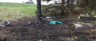 Bil övertänd efter olycka - en död