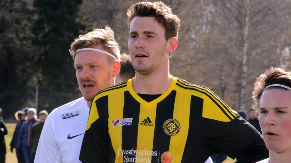 Anfallaren Hjalmar Grahn är bortrest och missar kvällens match mot Stjärnan.