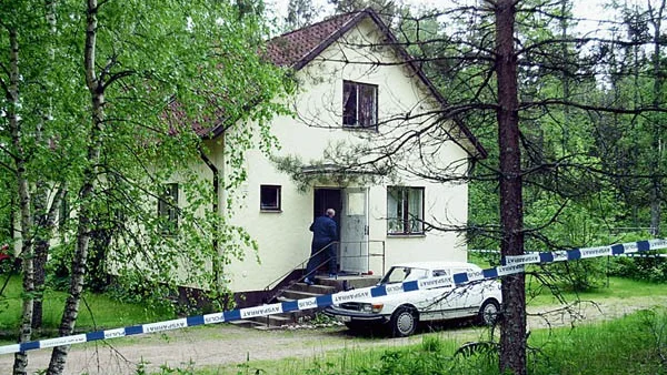 Polisen har genomfört en minst sagt noggrann utredning på brottsplatsen i Gullringen och kanske har man där lagt grunden till de nya anhållanden som gjordes i måndags.