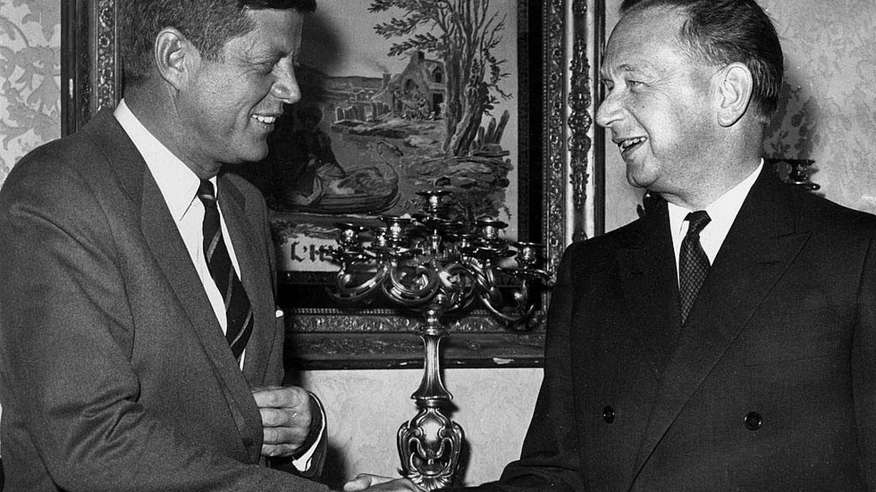 Kennedy och Hammarskjöld. Omständigheterna kring deras död är fortfarande hett stoff.