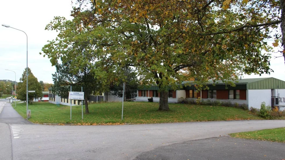 Säkerhet. Asylboendet i Gamleby få väktare som är på plats från tio-elvatiden på förmiddagen fram till midnatt varje dag. Definitivt beslut tas på torsdag.