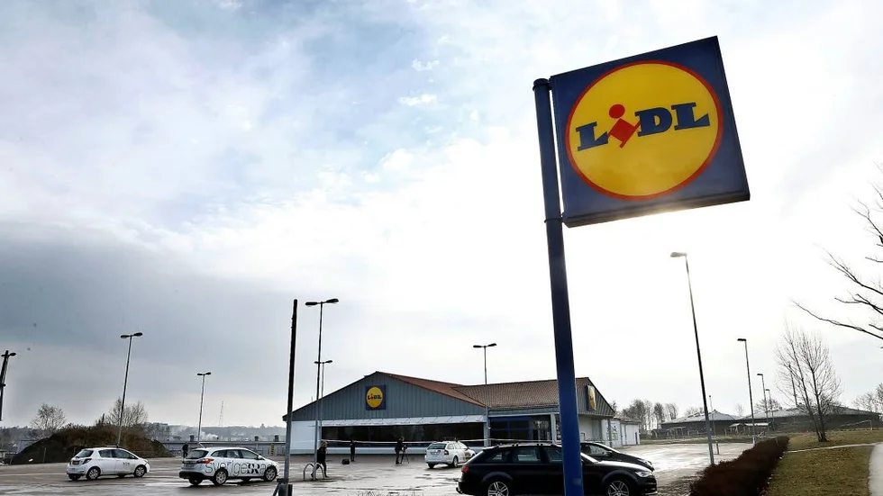 Mordbrand. Den misstänkte förnekar brott, men har i förhör medgett att han befann sig på platsen.