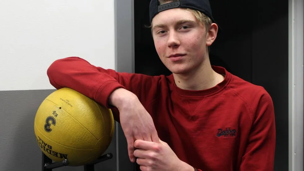 Landslagsläger. Väntar för Maifs Adam Egnell.
