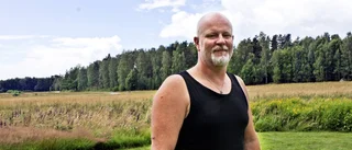 Båten vältes av vågorna – fick simma två kilometer