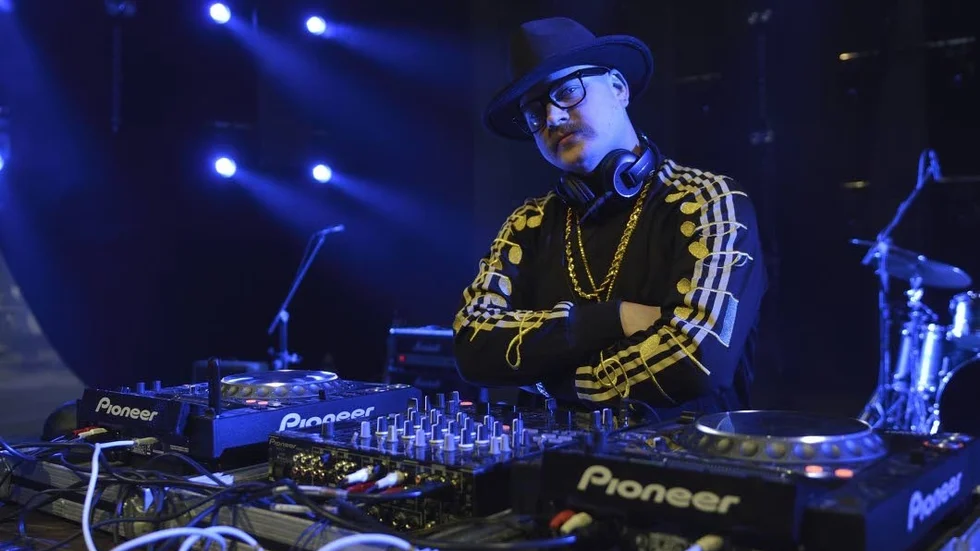 Daniel Wingmalm, under artistnamnet Mr Dee, blev den sista att dj:a på Kopparhammaren i lördags.