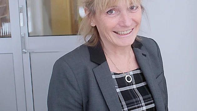 Susanne Korduner tycker inte att Itsams priser för surfplattor är dyrare än andra kommuners.