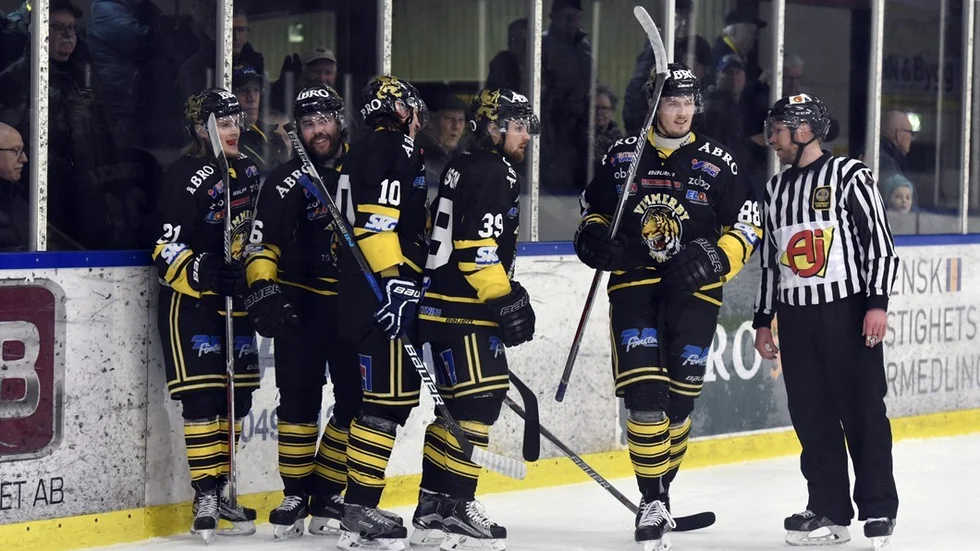 Vilket lag får Jesper Kokkonen och hans Vimemrby möta i playoff? Det avgörs vid lunchtid, 12.00, i dag. Foto: Magnus Strömsten