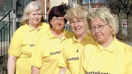 De möter dig på gatan. Anita Hultgren, Siv Sandberg, Gun Green och Ann Carlstedt och andra kollegor på skattekontoret räknar med rusning när sista lämningsdagen för deklarationen infaller på måndag.