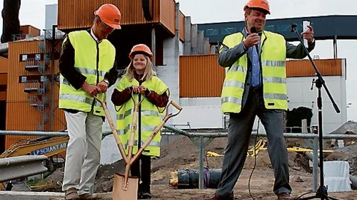 Snart dags för ordförande Gösta Gustavsson och vd Anders Jonsson att ta fram spadarna igen. Foto: Tommy Pettersson