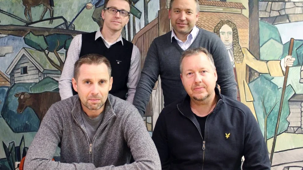 Martin Hjelmar, Jason Bailey, Magnus Hellqvist och Peter Fröberg hoppas att allianspolitikerna håller sitt vallöfte om att återöppna skolan.